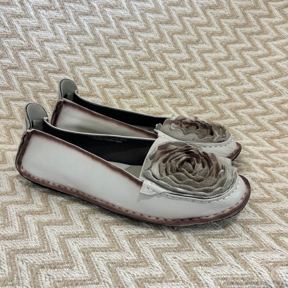 L’Artiste by Spring Step Dezi Leather Flower Slip On Shoes - Picture 2 of 10